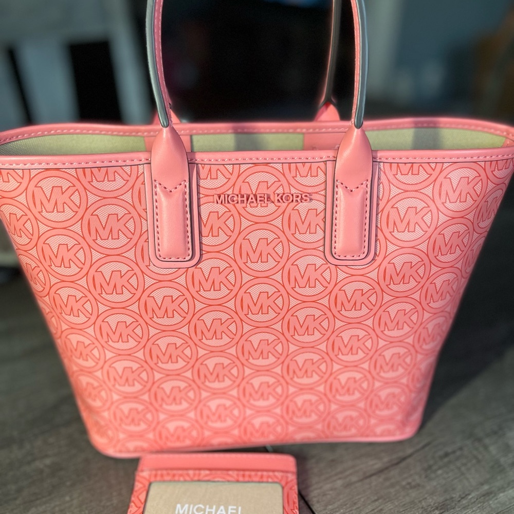 Authentic Michael Kors Bag - Picture 9 of 9